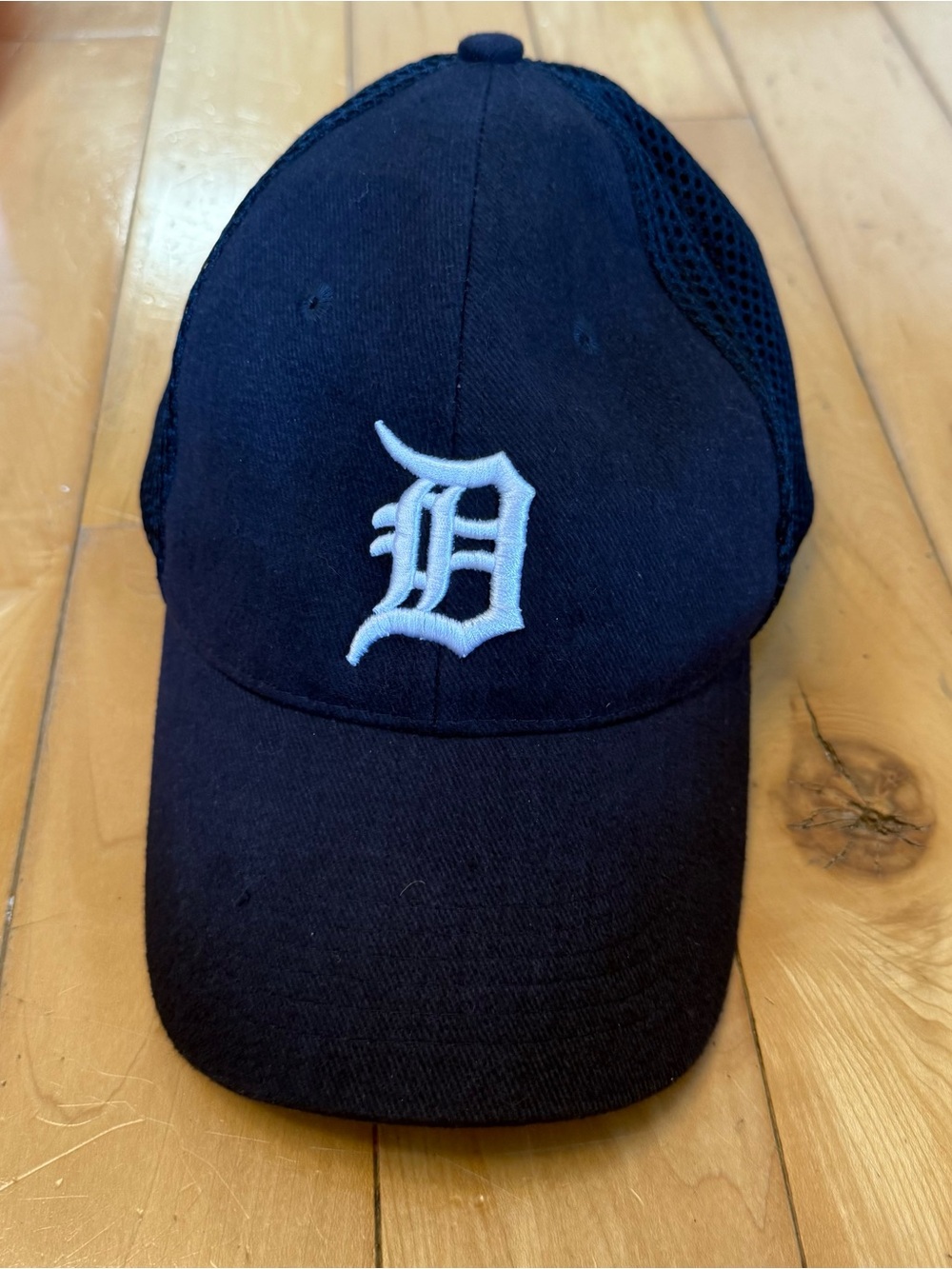 Classic Navy Baseball Cap with White 'D' Embroidery